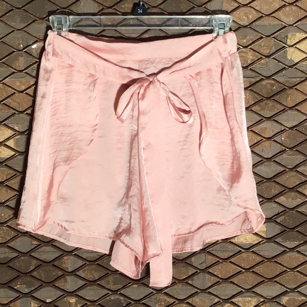 Luxe shorts baby pink ribbon waist L